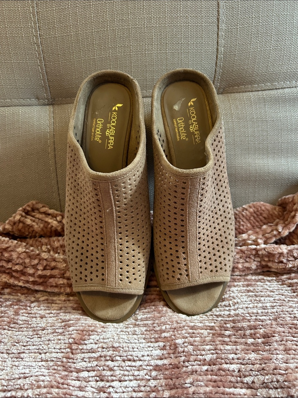 Koolaburra by UGG Taupe Perforated Peep-Toe Slip-On Mules Size 6